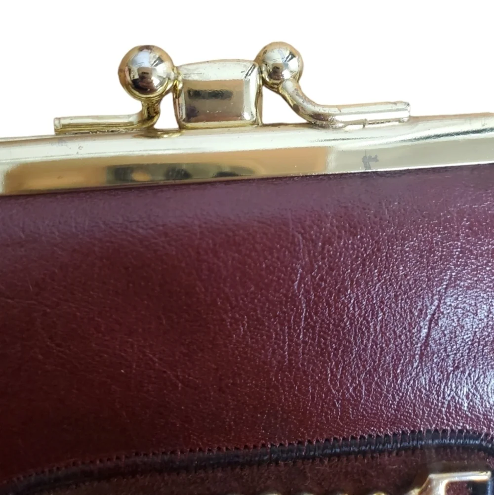 Vntg Princess Gardner Wallet. Brown cowhide leather.